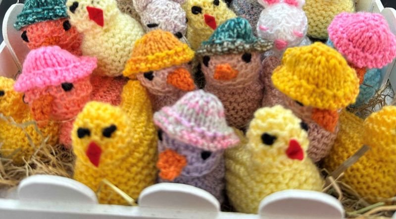 Knitted Easter chicks
