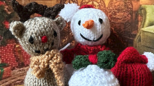 Knitted Easter chicks