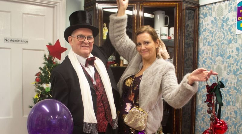 Phyllis Tuckwell - Phyllis Tuckwell's Christmas Wonderland Sale