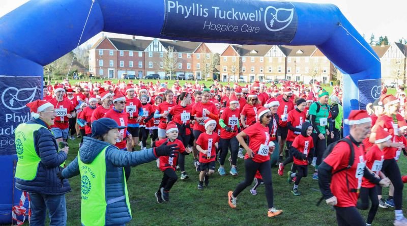 People running in a fun run