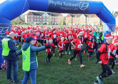 People running in a fun run