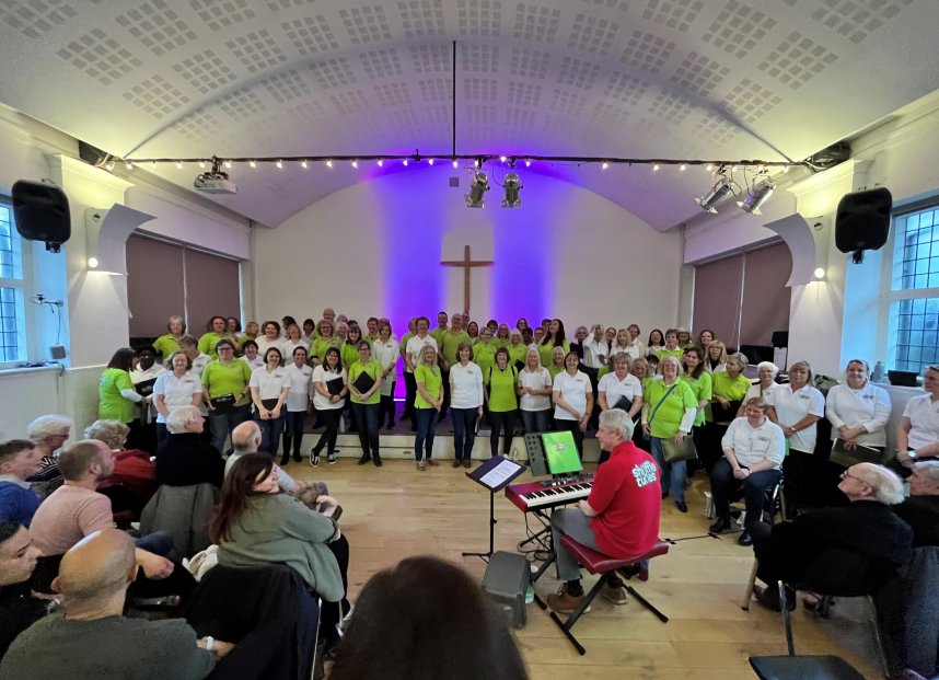 Phyllis Tuckwell - Shuffle Tunes Big Christmas Singing Bash*